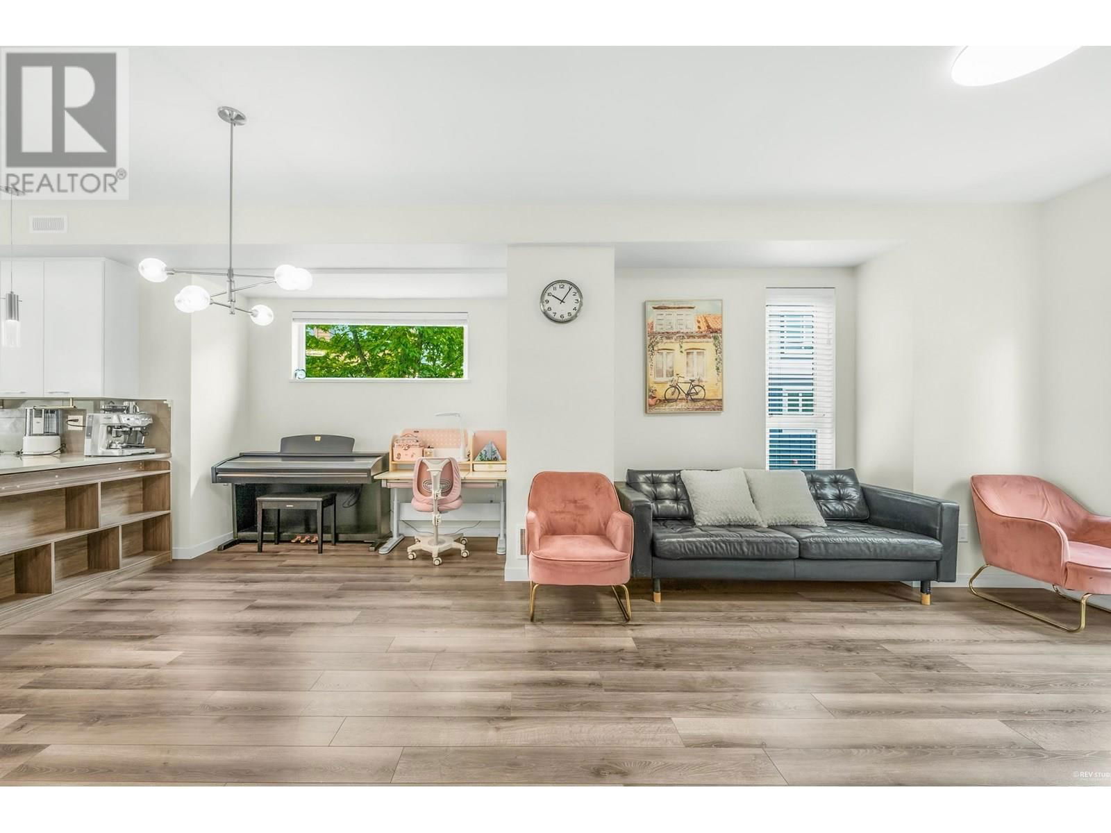63 - 10311 RIVER DRIVE Image 4