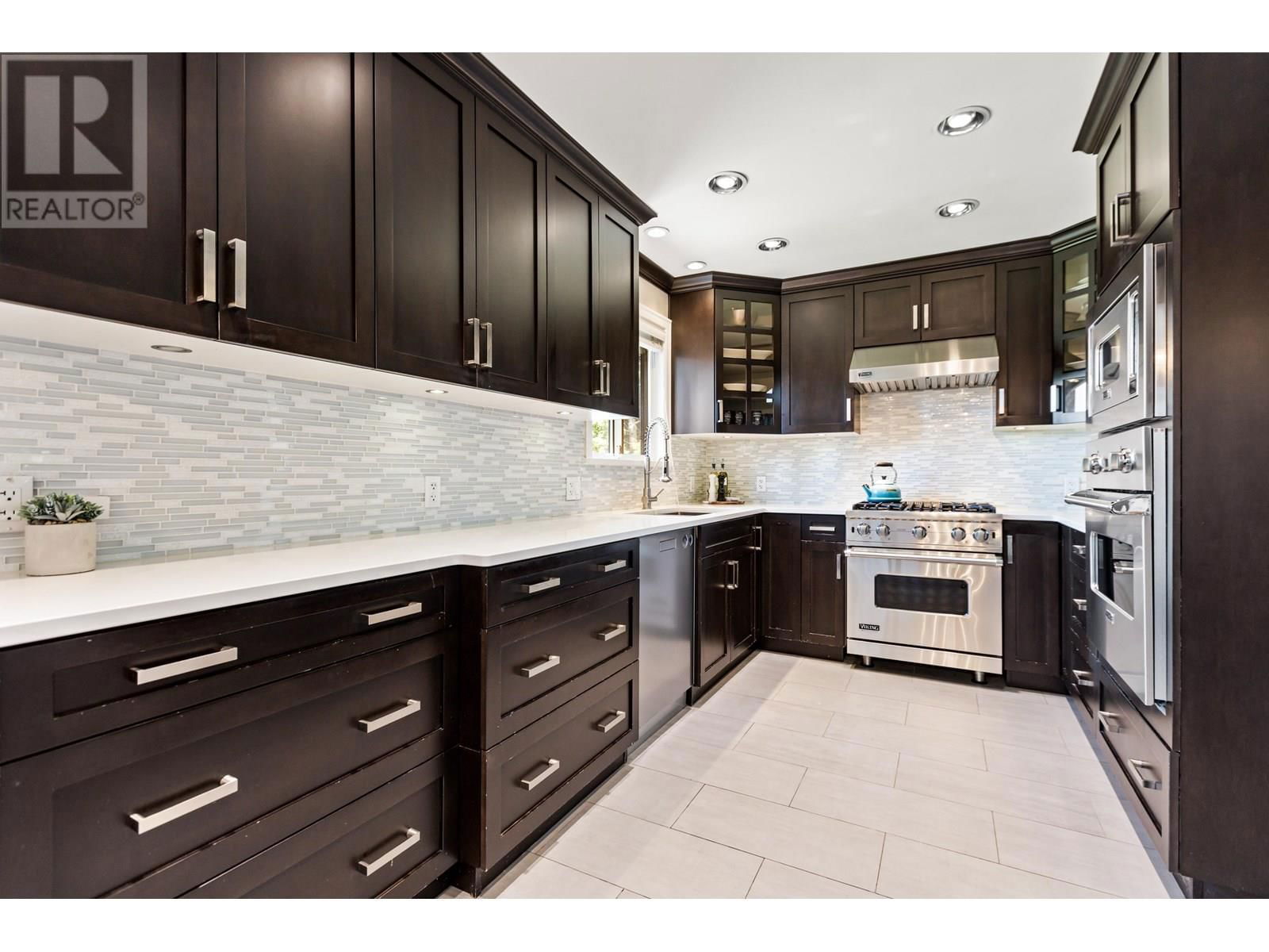 672 WILMOT STREET Image 12