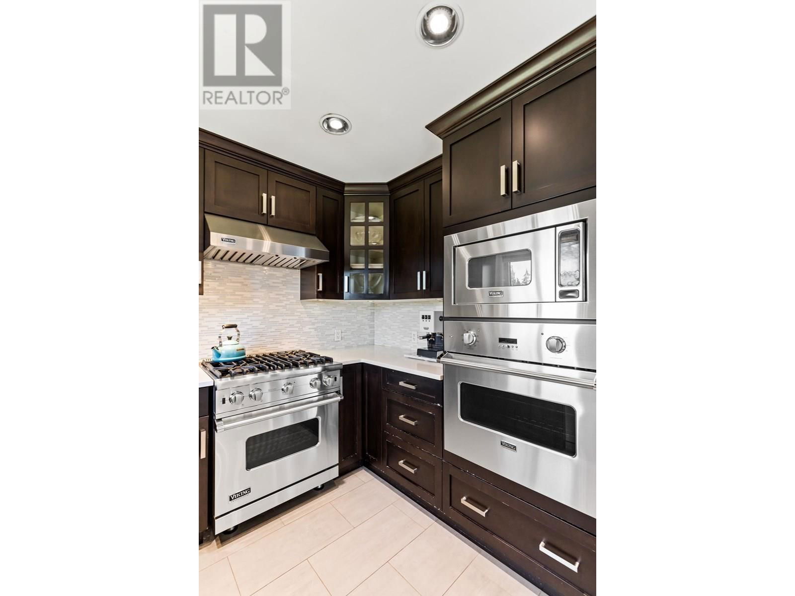 672 WILMOT STREET Image 13