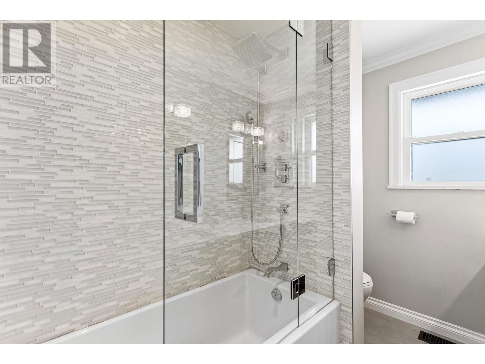 672 WILMOT STREET Image 21