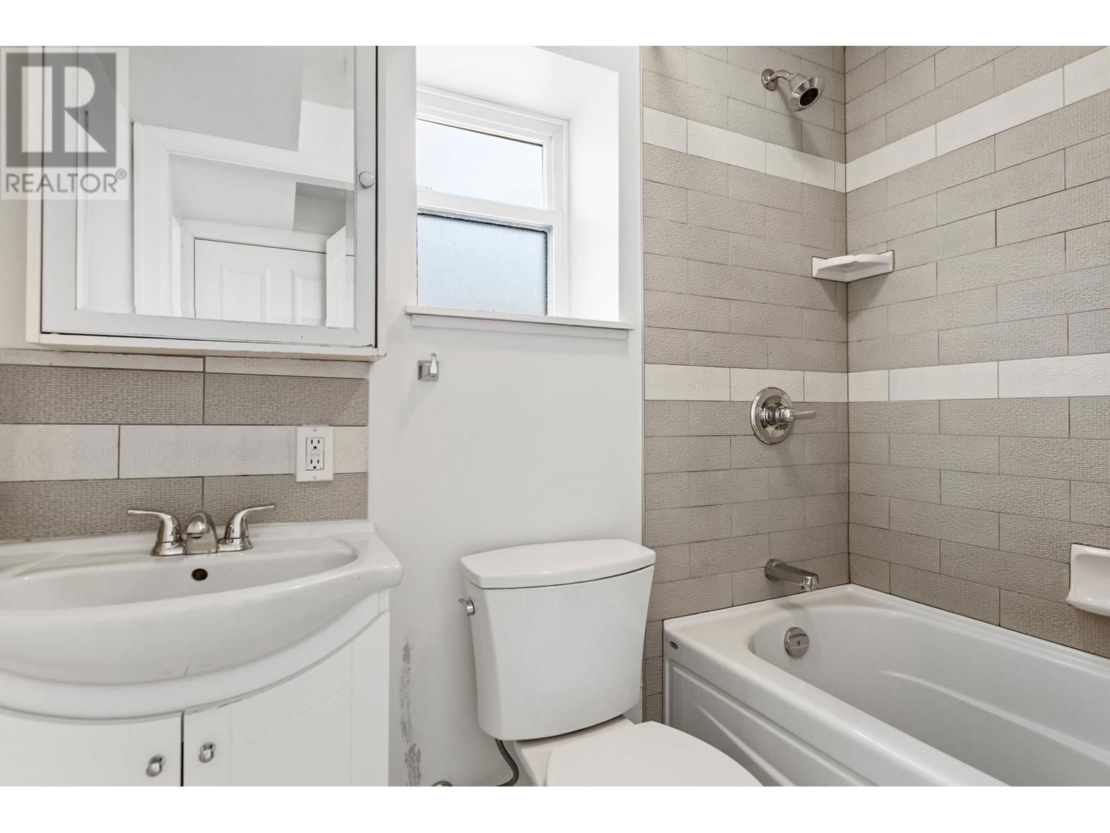 672 WILMOT STREET Image 29