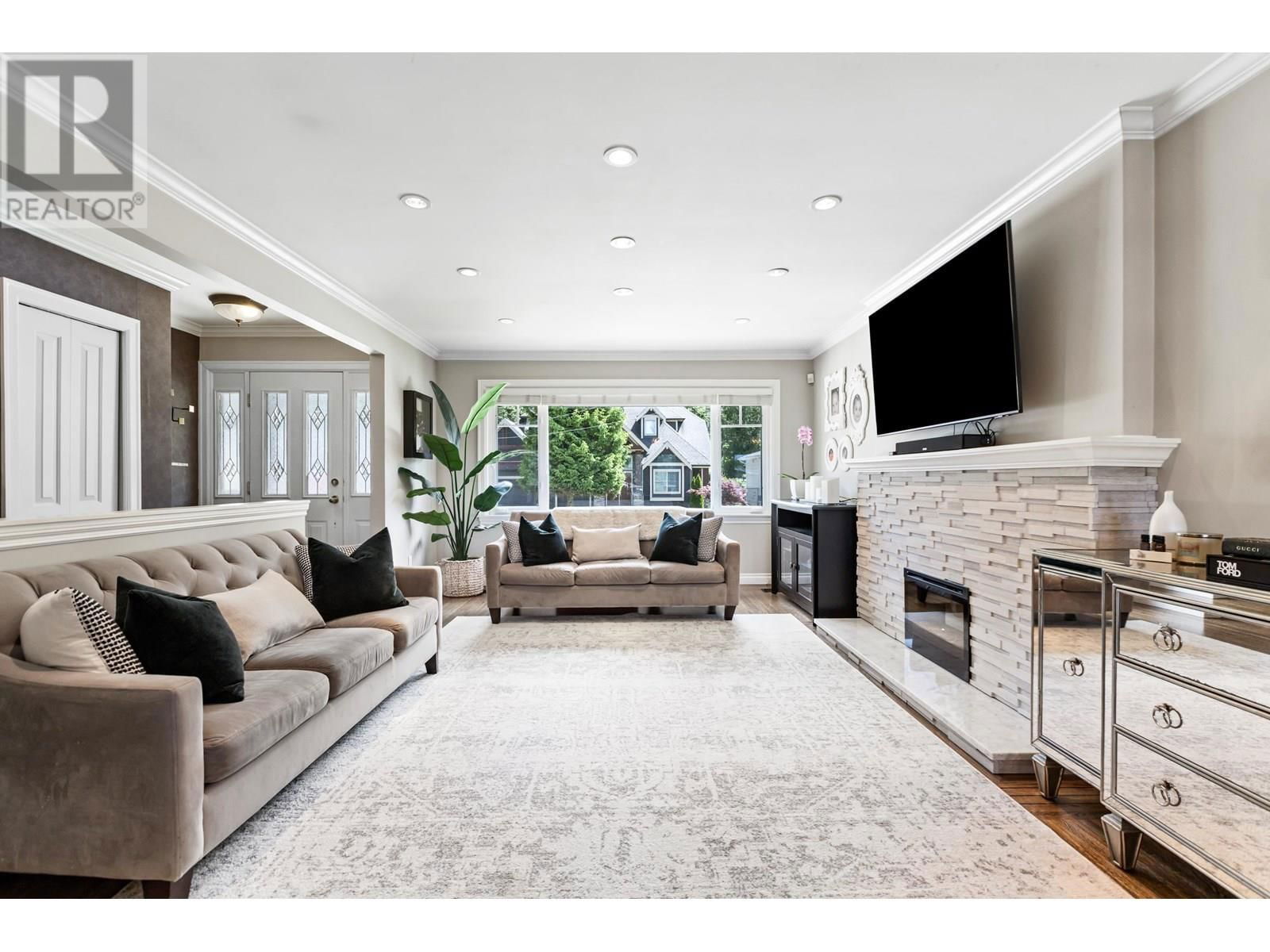 672 WILMOT STREET Image 3