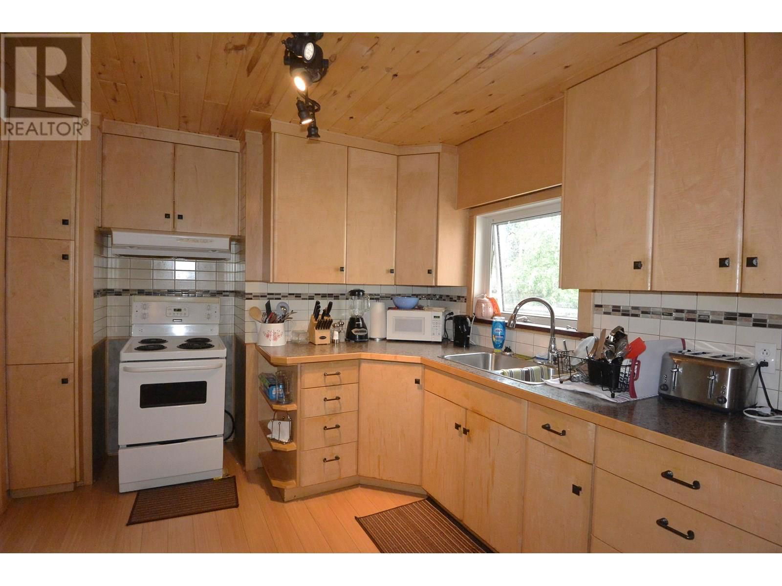 3568 2ND AVENUE Image 6