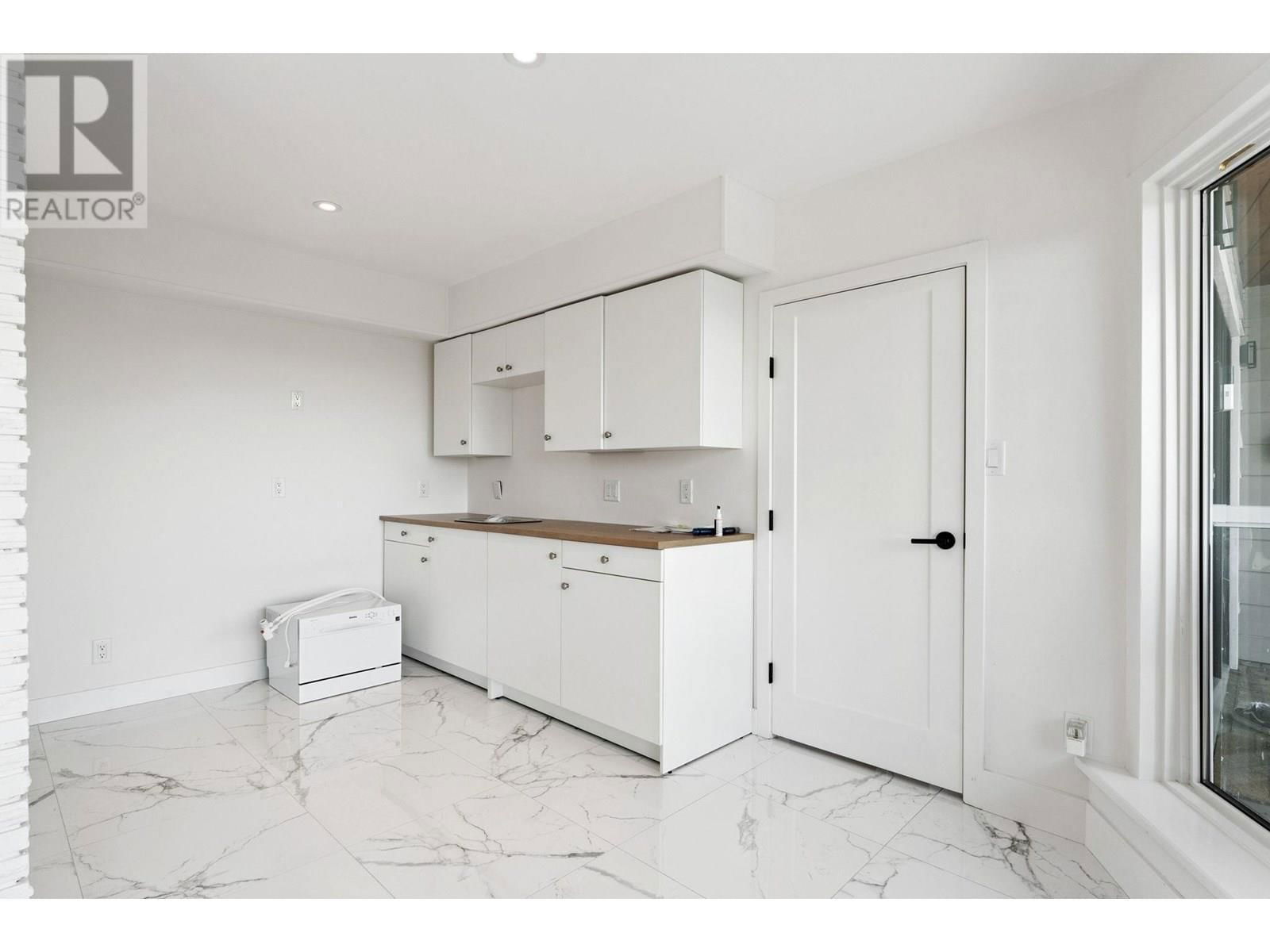 1725 ROSEBERY AVENUE Image 12