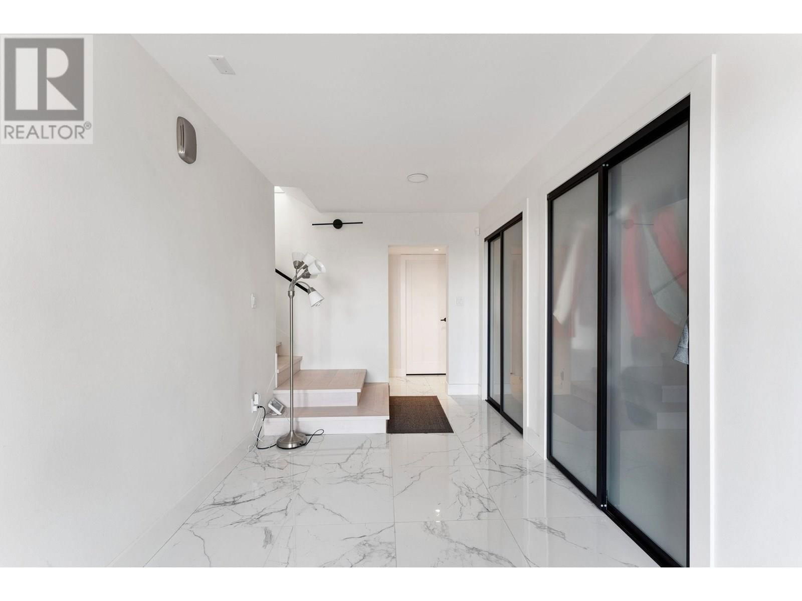 1725 ROSEBERY AVENUE Image 2
