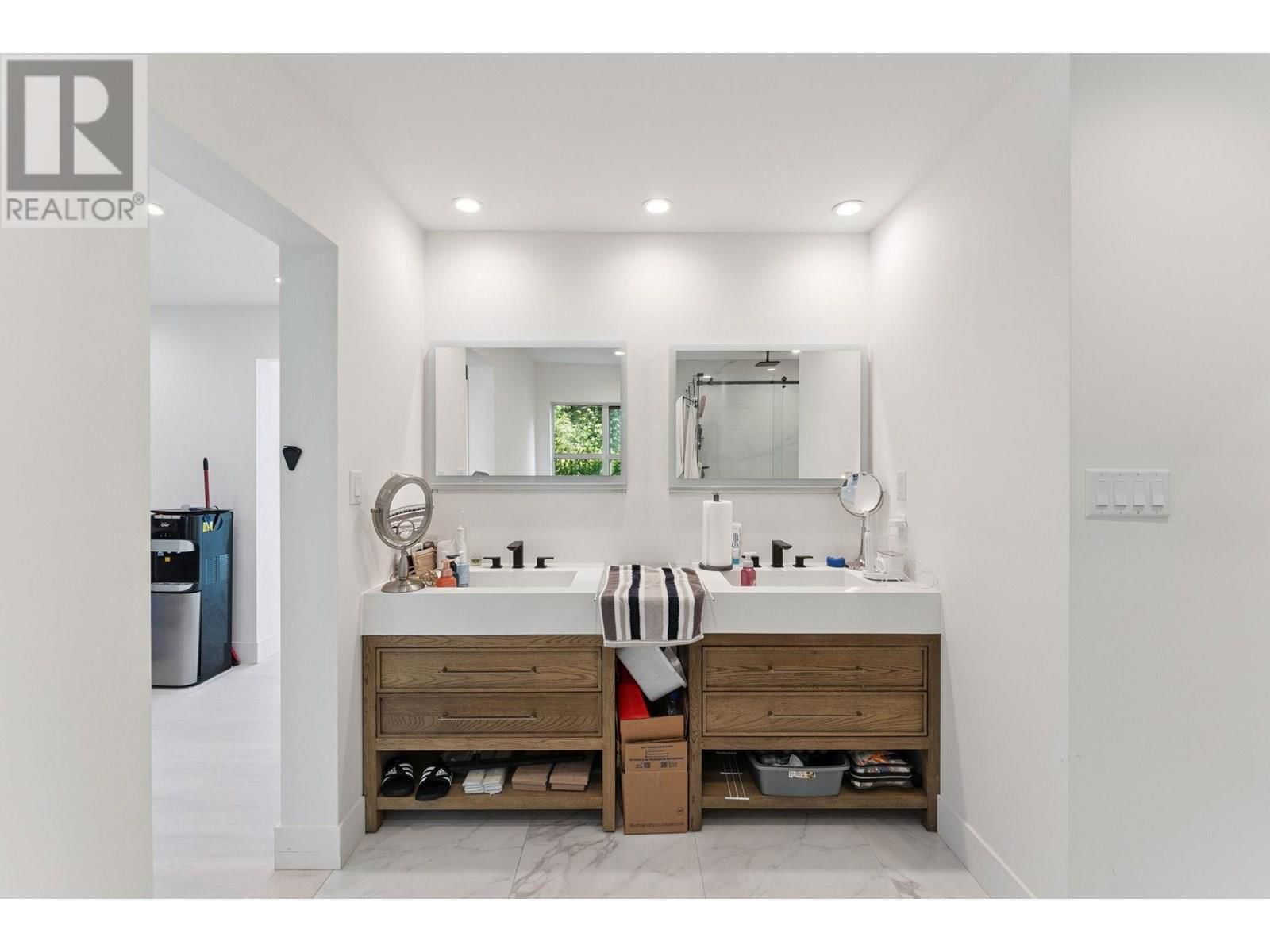 1725 ROSEBERY AVENUE Image 21