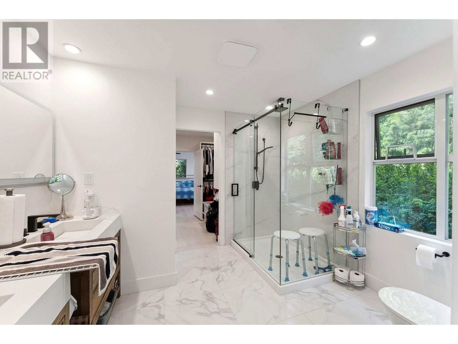 1725 ROSEBERY AVENUE Image 22
