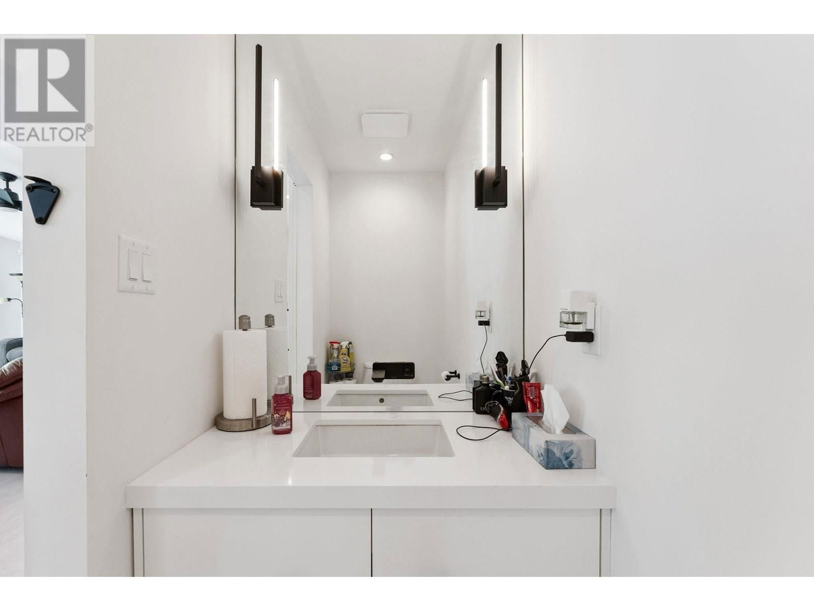 1725 ROSEBERY AVENUE Image 24