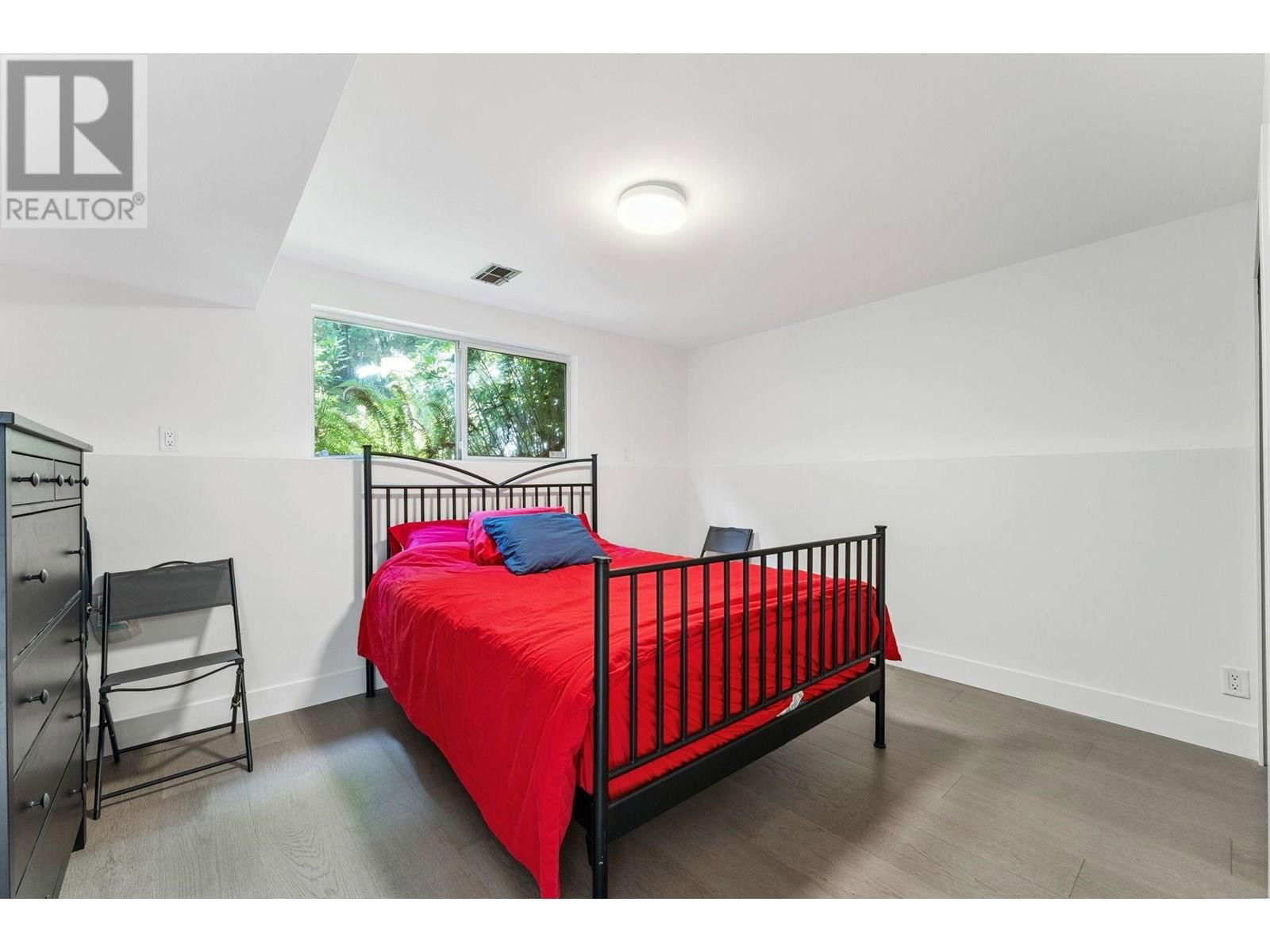 1725 ROSEBERY AVENUE Image 3