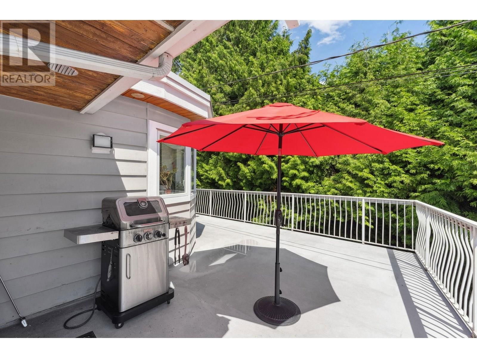 1725 ROSEBERY AVENUE Image 32