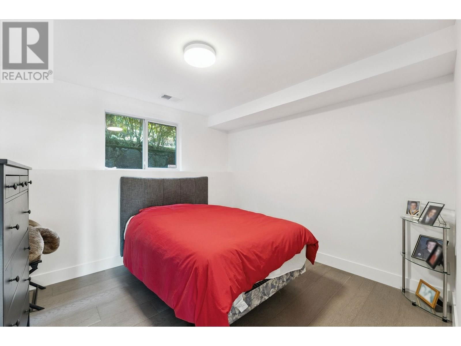 1725 ROSEBERY AVENUE Image 5