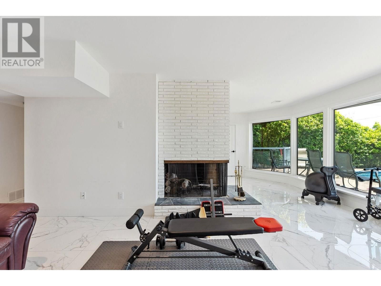 1725 ROSEBERY AVENUE Image 7