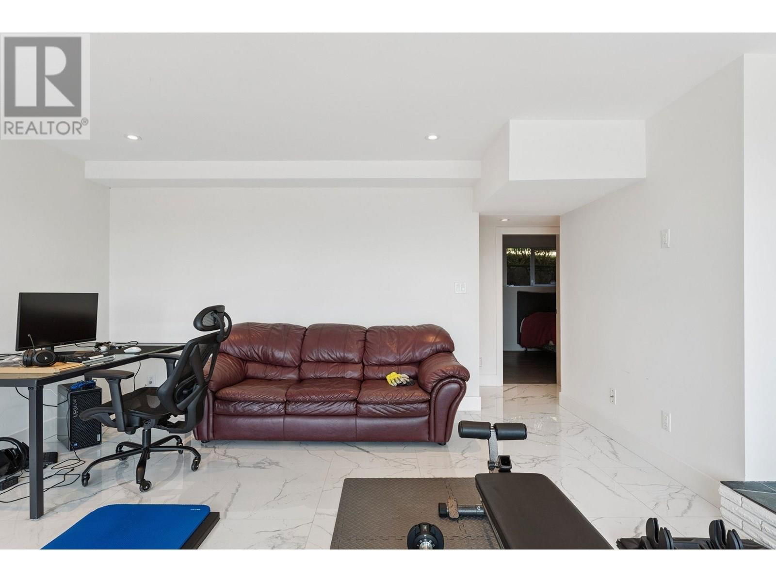 1725 ROSEBERY AVENUE Image 8