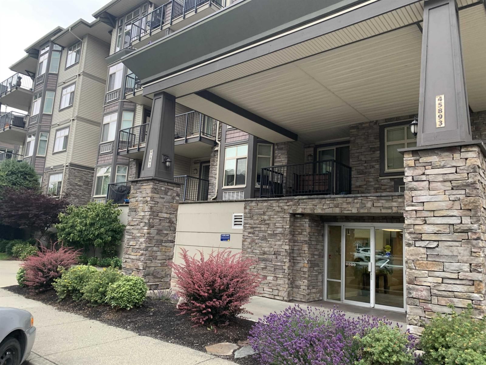 45893 CHESTERFIELD Avenue, Chilliwack, British Columbia V2P 1M5