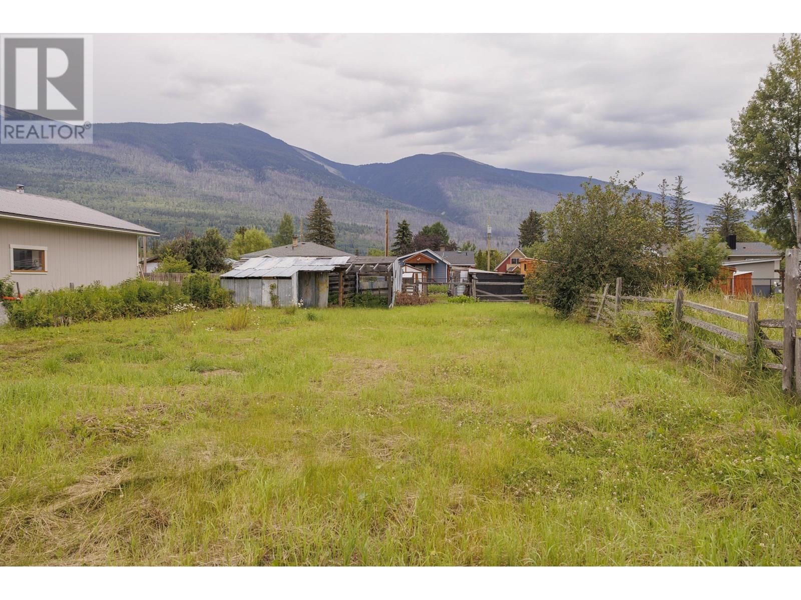 874 3RD Avenue, McBride, British Columbia V0J 2E0