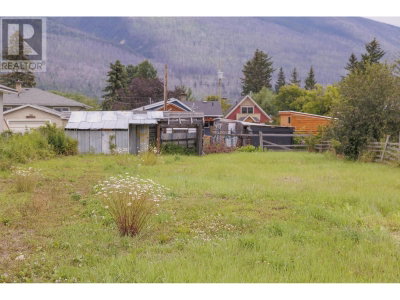 874 3RD Avenue | McBride British Columbia | Slide Image Four