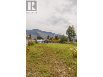 874 3RD Avenue | McBride British Columbia | Slide Image Five