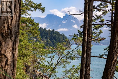 1345 CATALINA Road | Bowen Island British Columbia | Slide Image Nineteen