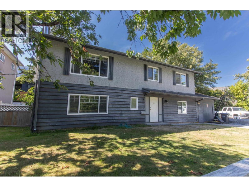38069 FIFTH Avenue Squamish British Columbia, V0N 1T0 - 5 Bedrooms Home For Sale
