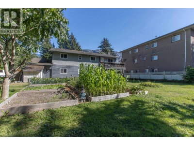 38069 FIFTH Avenue | Squamish British Columbia | Slide Image Five