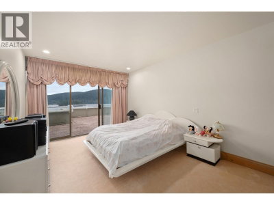 828 BEACHVIEW Drive | North Vancouver British Columbia | Slide Image Nineteen