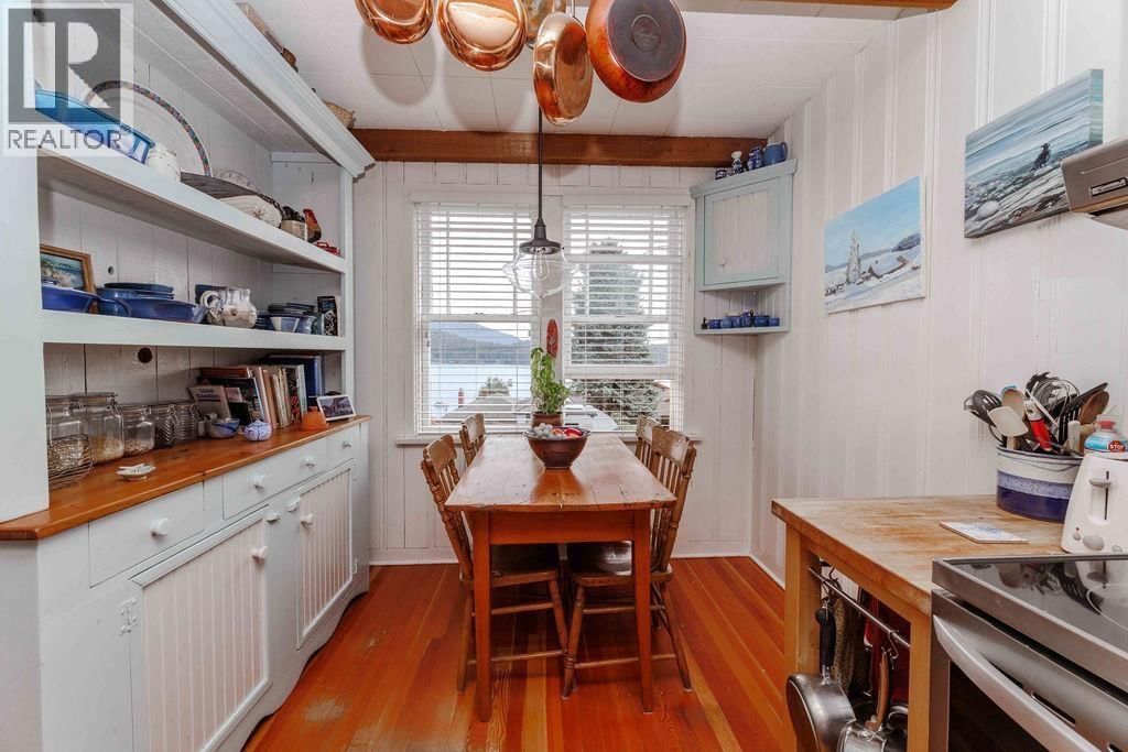 589 SEAVIEW ROAD Image 11