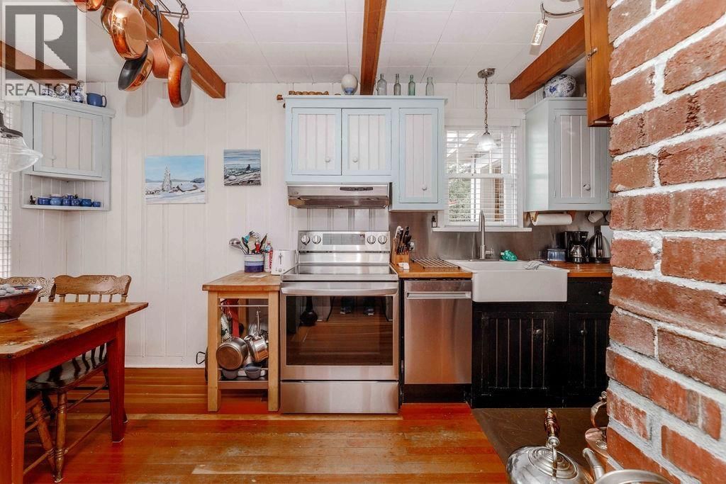 589 SEAVIEW ROAD Image 12