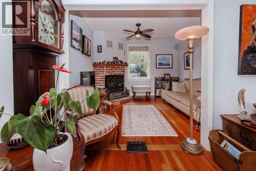 589 SEAVIEW ROAD Image 13