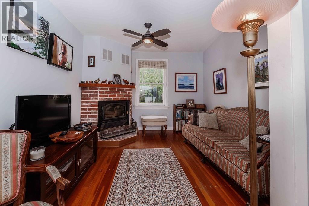 589 SEAVIEW ROAD Image 14