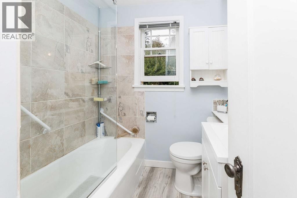 589 SEAVIEW ROAD Image 17