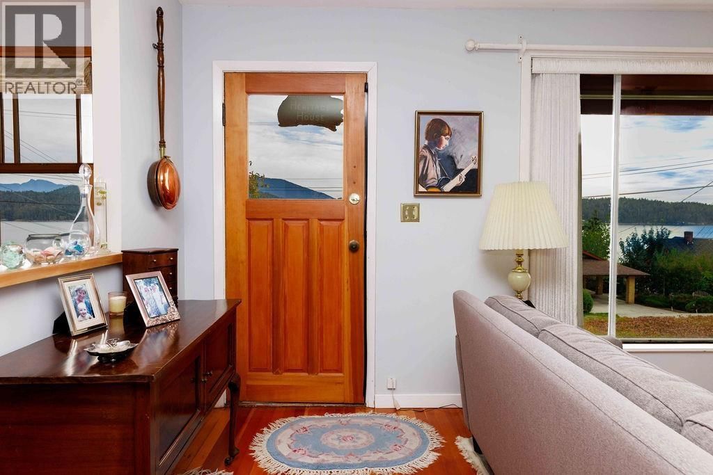 589 SEAVIEW ROAD Image 19