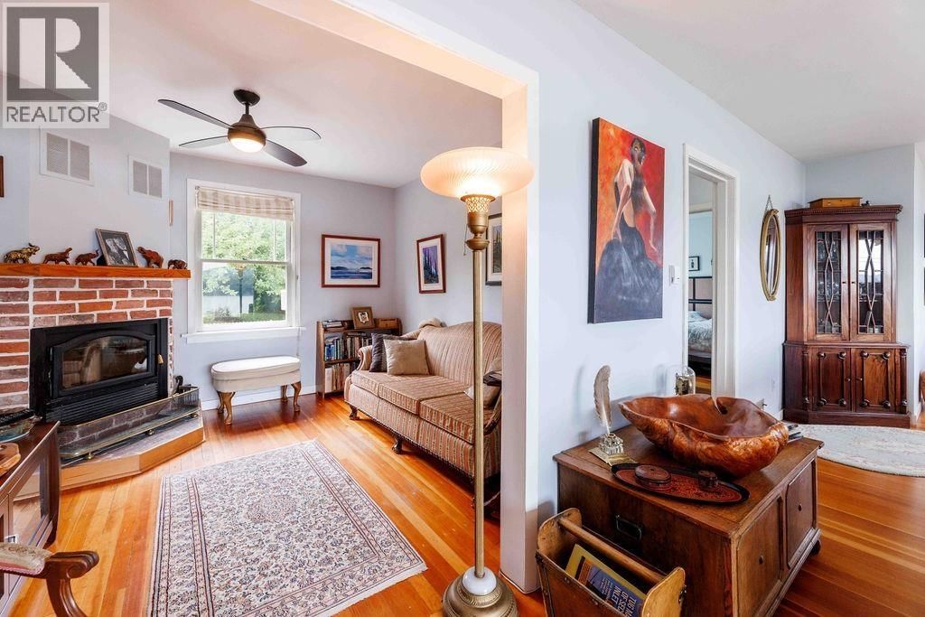 589 SEAVIEW ROAD Image 21