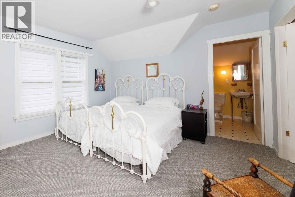 589 SEAVIEW ROAD Image 25