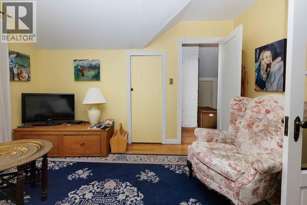 589 SEAVIEW ROAD Image 28