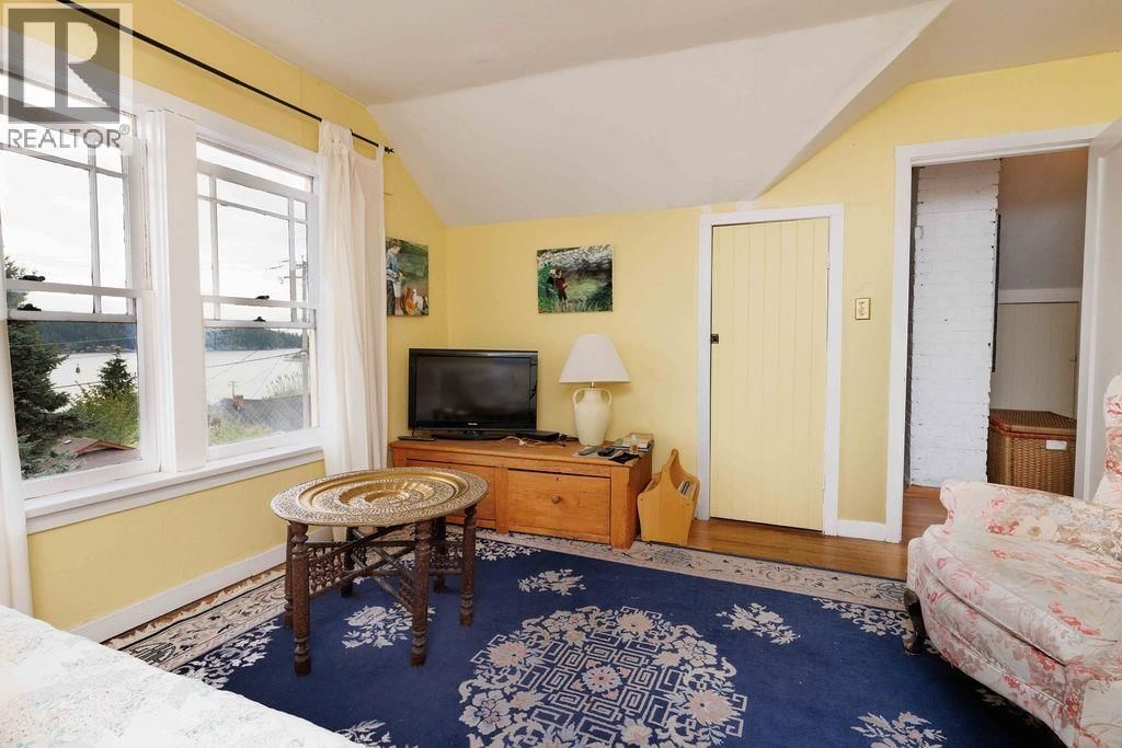 589 SEAVIEW ROAD Image 29