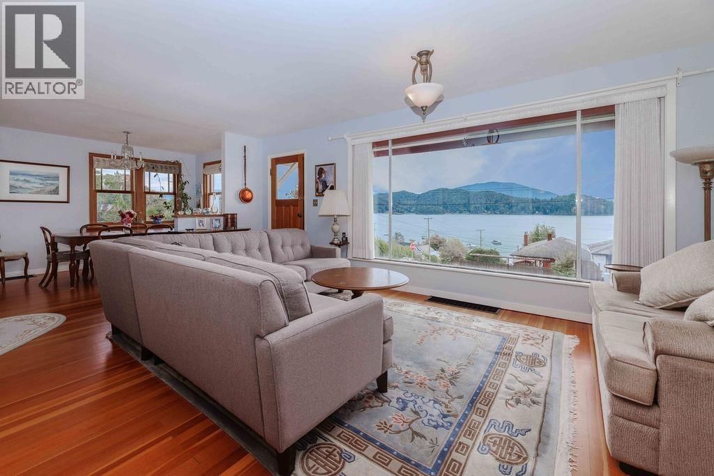 589 SEAVIEW ROAD Image 8