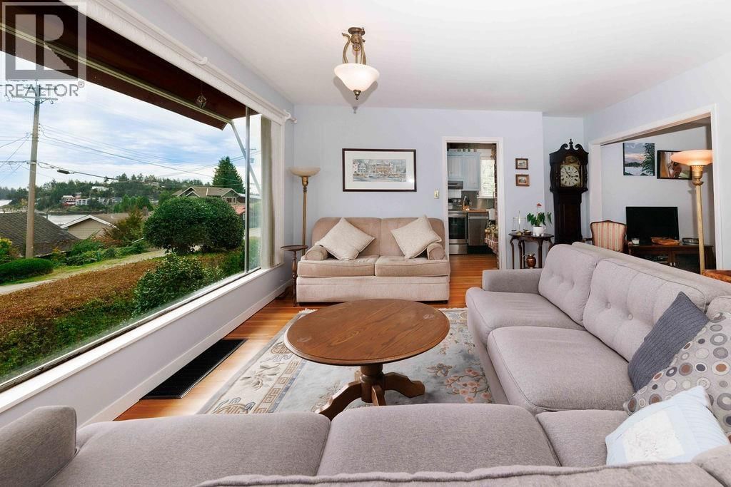 589 SEAVIEW ROAD Image 9