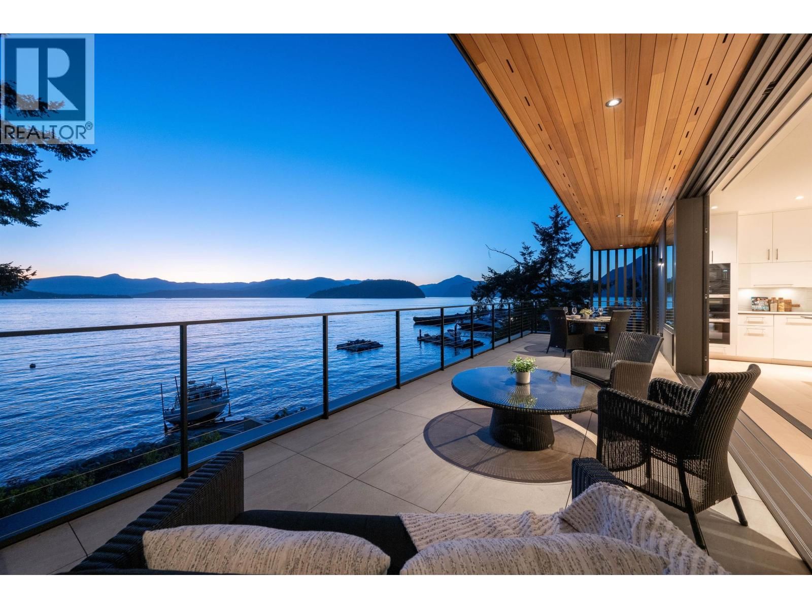 8885 LAWRENCE Way, West Vancouver, British Columbia V7W 2T7