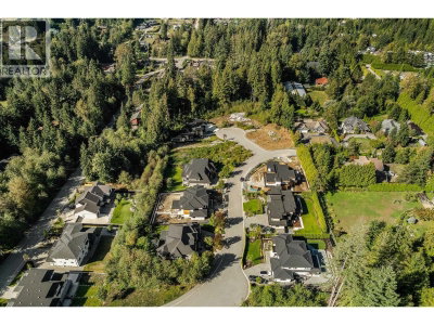 3132 CHESTNUT Court | Port Moody British Columbia | Slide Image Nine