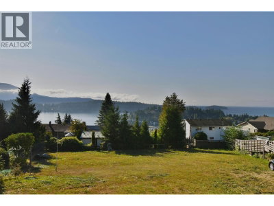 554 WILDWOOD Crescent | Gibsons British Columbia | Slide Image One