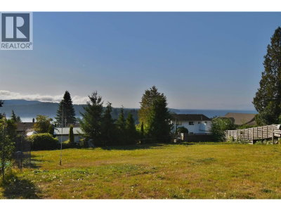 554 WILDWOOD Crescent | Gibsons British Columbia | Slide Image Five
