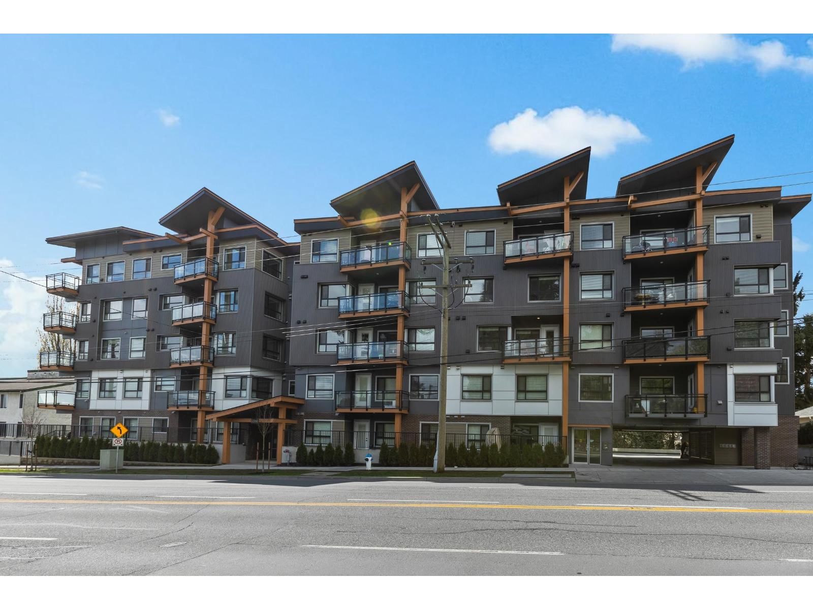 33568 GEORGE FERGUSON Way, Abbotsford, British Columbia V2S 0M3
