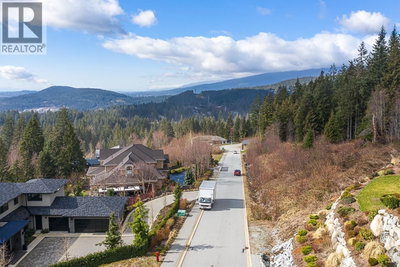 2043 RIDGE MOUNTAIN Drive | Port Moody British Columbia | Slide Image Eight