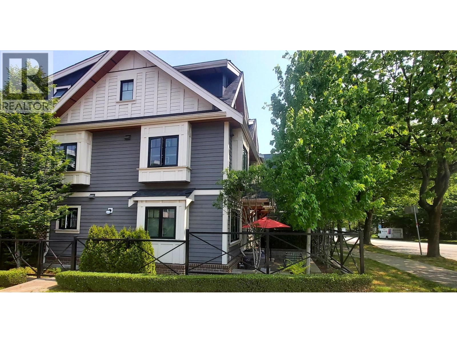 901 BROADWAY Street, Vancouver, British Columbia V5T 1Y3