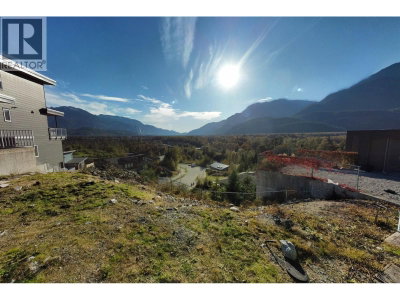 41331 HORIZON Drive | Squamish British Columbia | Slide Image Fourteen