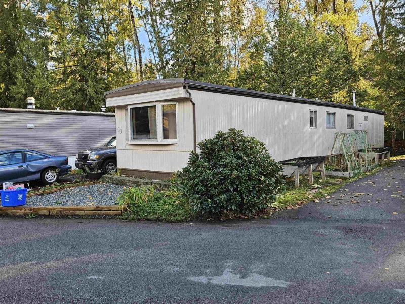 8220 KING GEORGE Boulevard Surrey British Columbia, V3W 6E1 - 4 Bedrooms Home For Sale
