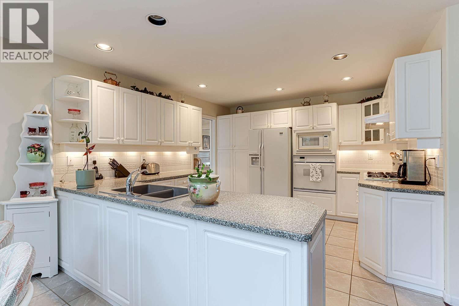 1254 PACIFIC DRIVE Image 9