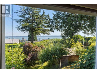2234 OTTAWA Avenue | West Vancouver British Columbia | Slide Image Eleven