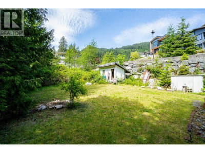 690 SHAUGHNESSY Place | Squamish British Columbia | Slide Image Thirteen