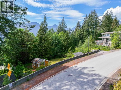 690 SHAUGHNESSY Place | Squamish British Columbia | Slide Image Six